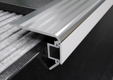 Profilo in alluminio per LED per scale e gradini. Barra 2.5 m