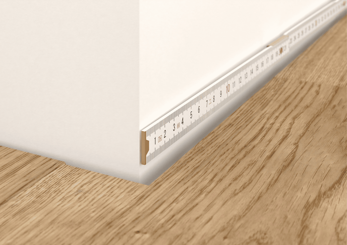 Montage des minimalistischen Abschlussprofils 16 × 5 mit Clip – Schritt 2