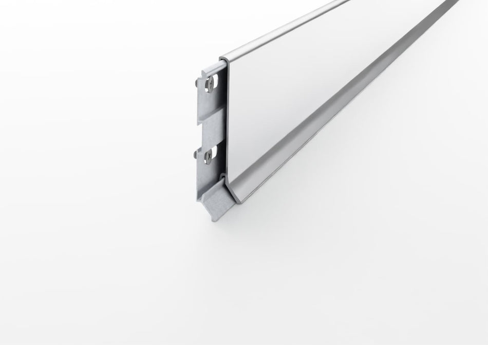 Rodapié lineal de aluminio. Barra de 2,5 m