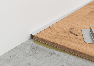 Profilé de finition minimaliste en aluminium pour sols SPC – barre de 2 m